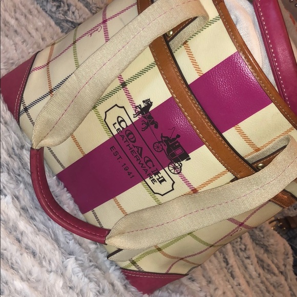 Unique coach. - Picture 2 of 4